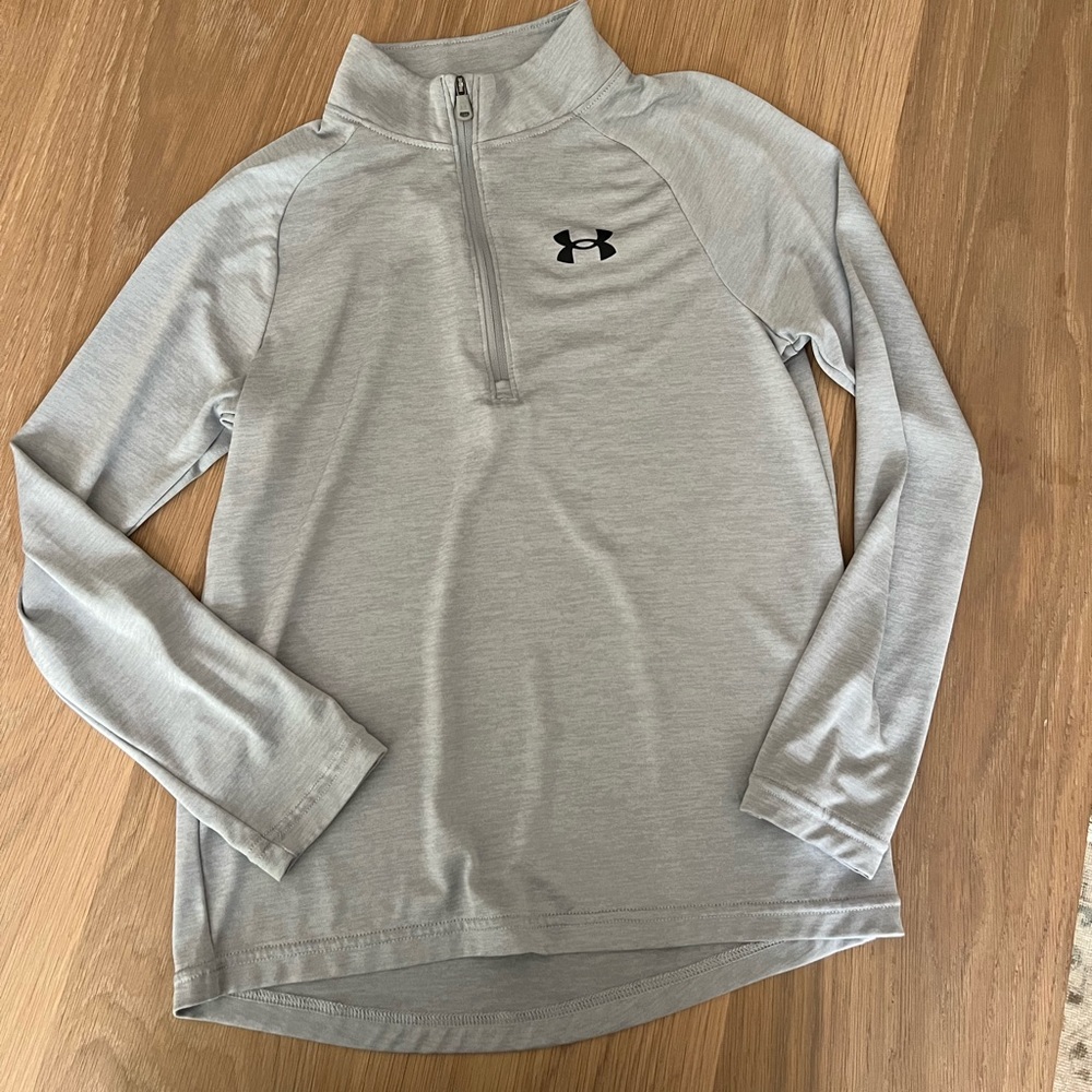 Youth boys Under Armor long sleeve 1/4 zip pull over size M (10-12), Grey